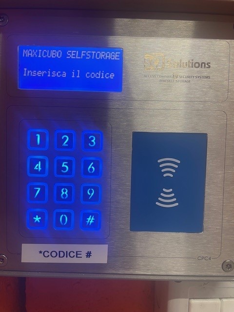 Inserimento codice di sicurezza all'ingresso di Maxicubo